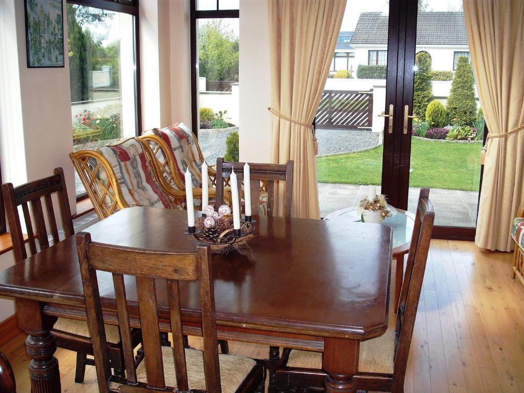 Maryville Bed And Breakfast Nenagh Bagian luar foto